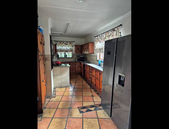 4 BEDROOM HOUSE FOR SALE IN MEER EN SEE